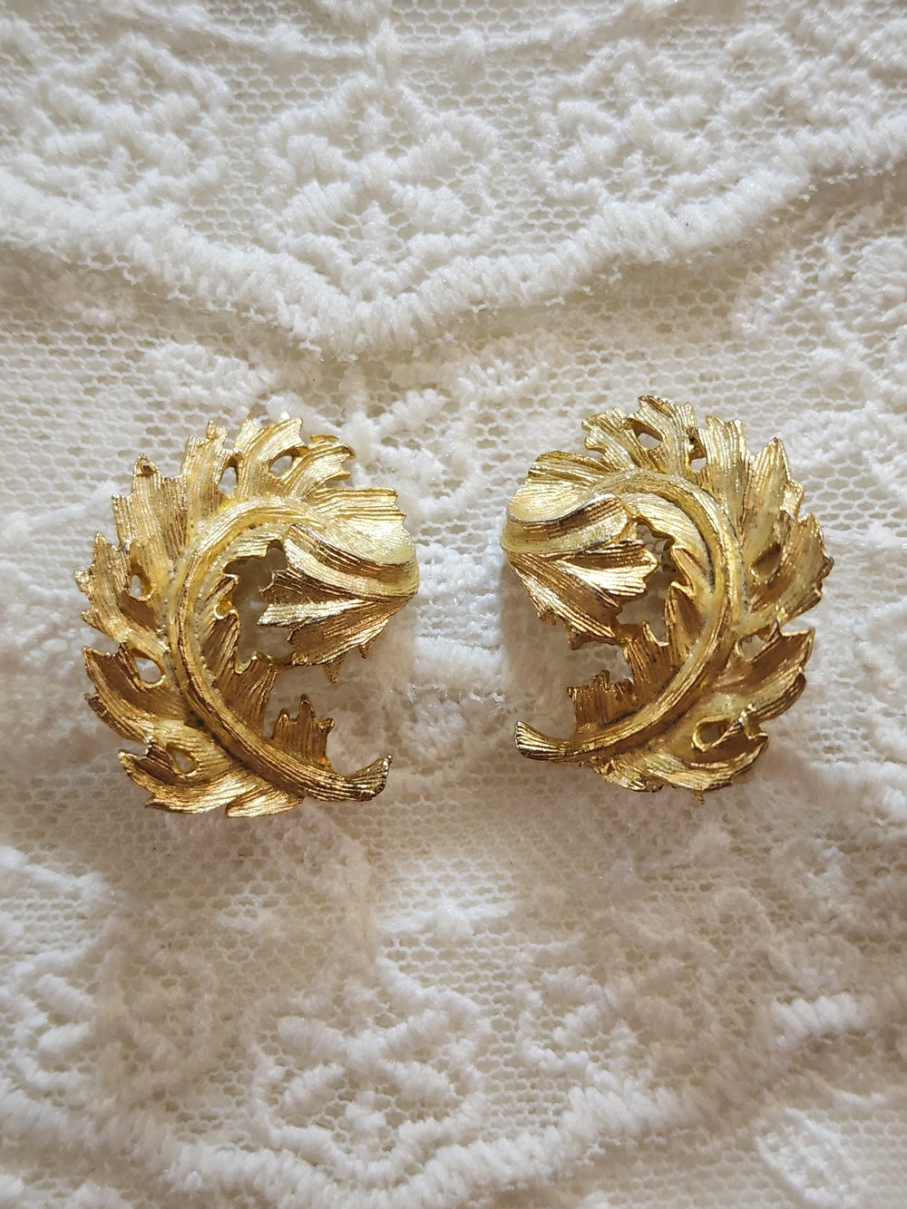 Elegant Vintage Gold Toned Leaf Clip-On Earrings - Women Jewelry